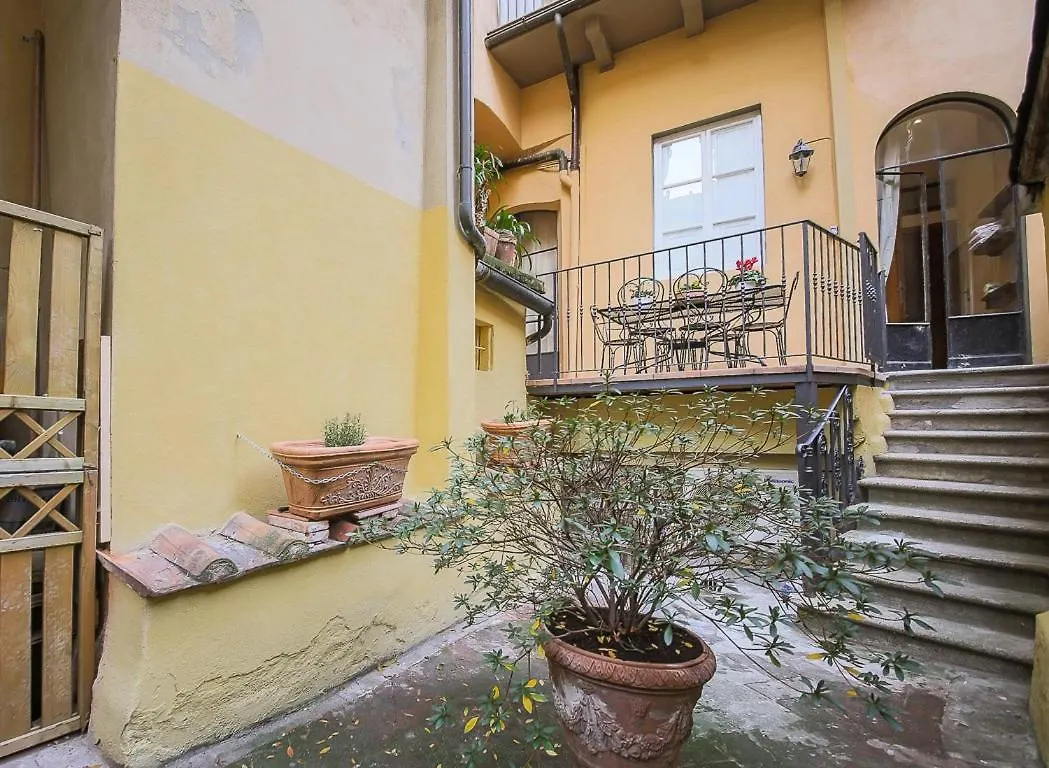 Watch The City Wake Light Filled Medieval Palace Florence 0*,